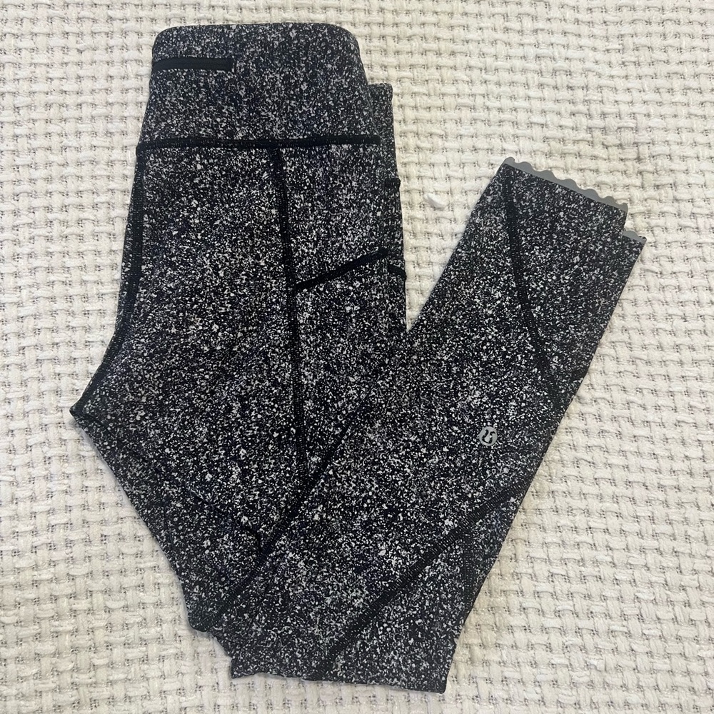 Lululemon “Tight Stuff Tight” Size 6